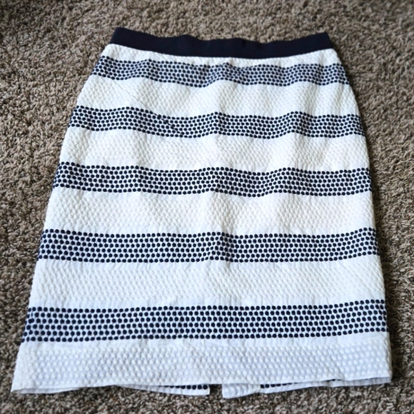 Ann Taylor Dresses & Skirts - Ann Taylor Pencil Skirt Black White